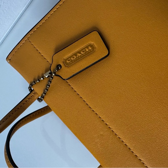 Coach Mini Cashin Tote - Picture 4 of 9